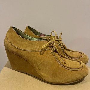 BC Atmosphere Tan Suede Wedged Heeled Shoes